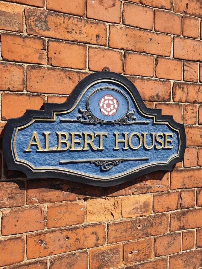 Albert House Brigg Exterior photo
